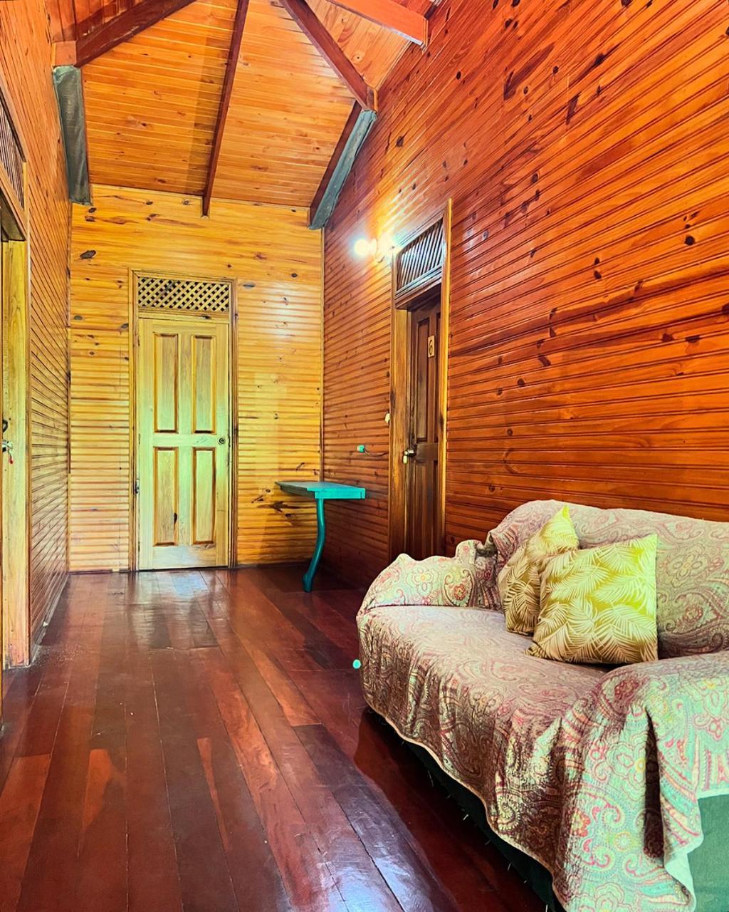 Casa Aldirica Hotell Cahuita Eksteriør bilde